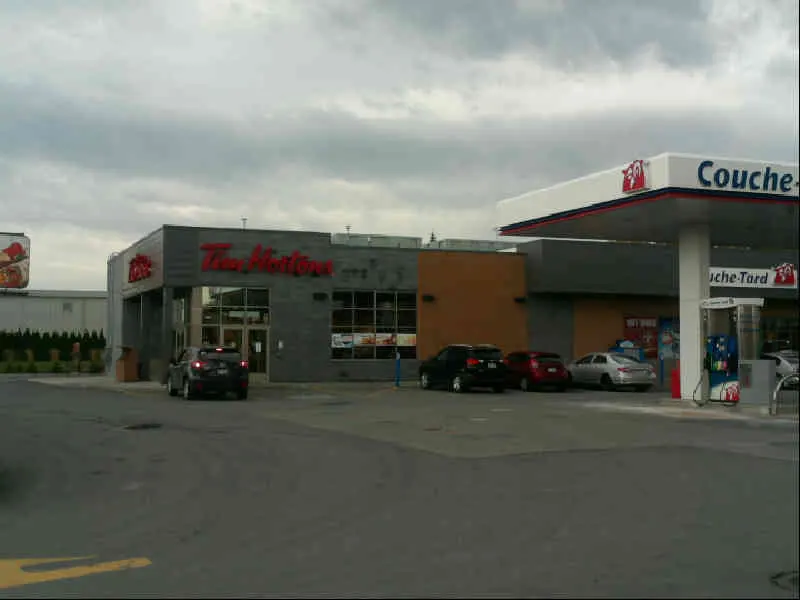 Tim Hortons at 10725, Boul Henri-Bourassa Est, Montreal