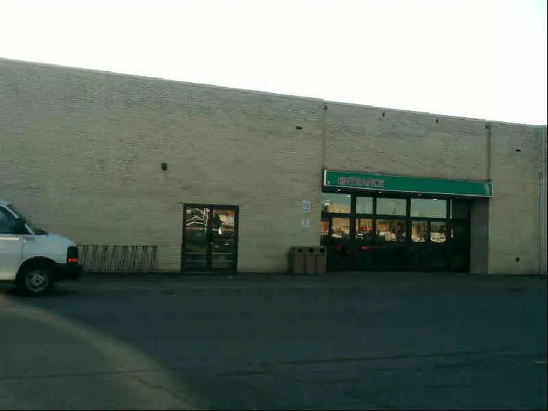 Tim Hortons at 293 Bay St STATION MALL, Sault Ste Marie