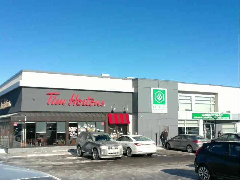 Tim Hortons at 305, Boul Brunswick, Pointe-Claire