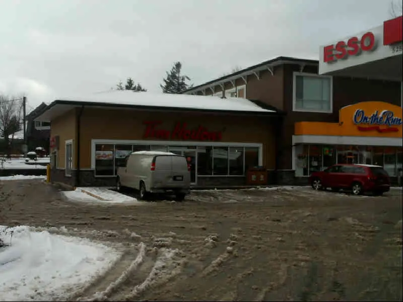 Tim Hortons at 52855 Yale Road East, Rosedale
