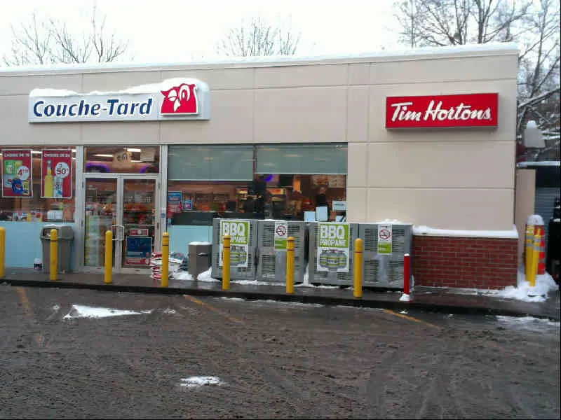 Tim Hortons at 700, Av. Atwater, Montreal